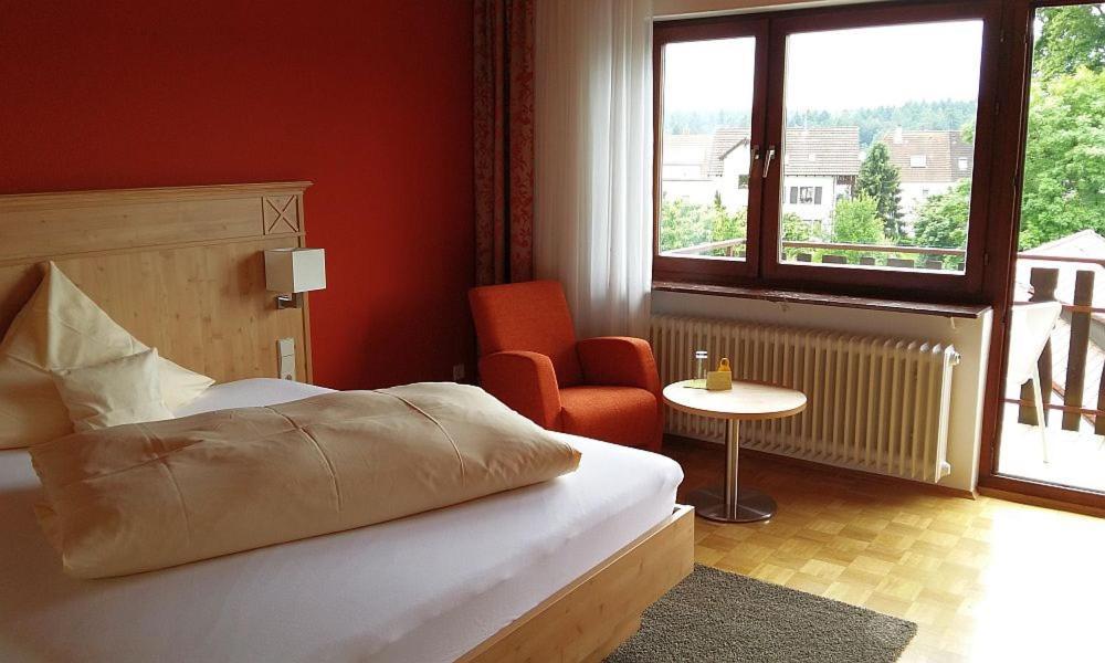 Hotel & Restaurant Krone Waldbronn Exterior photo